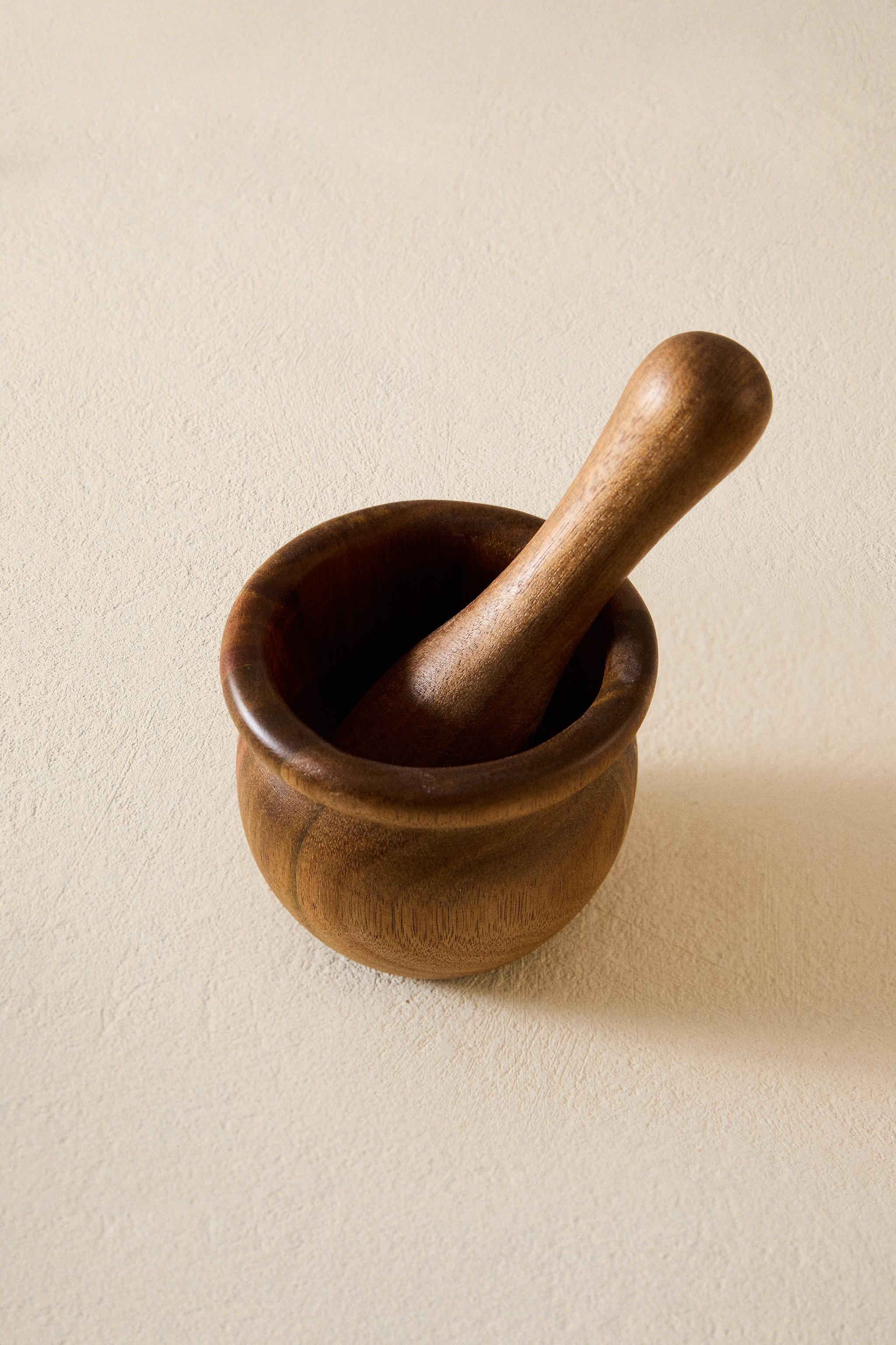 PESTLE AND MORTAR MADE OF ACACIA WOOD